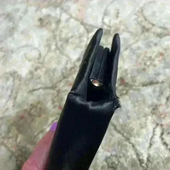 Vintage 50s/60s Andé black silk clutch - Picture 3 of 16